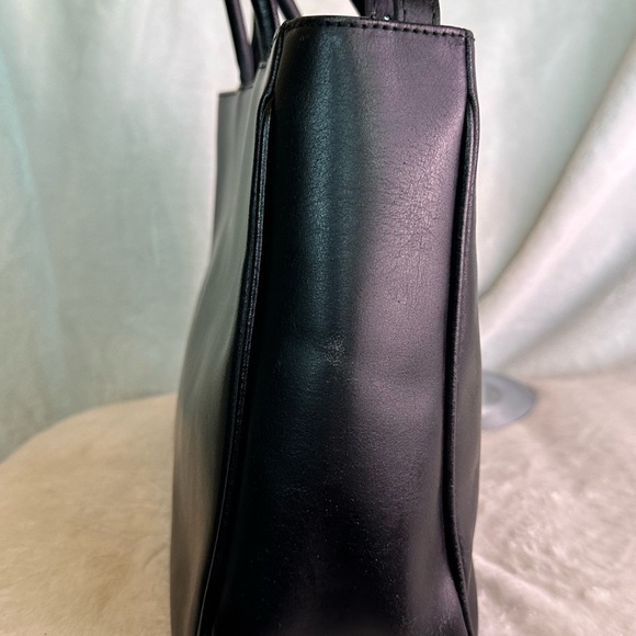 Authentic Furla 2 way Black leather crossbody/handbag. - Picture 7 of 16